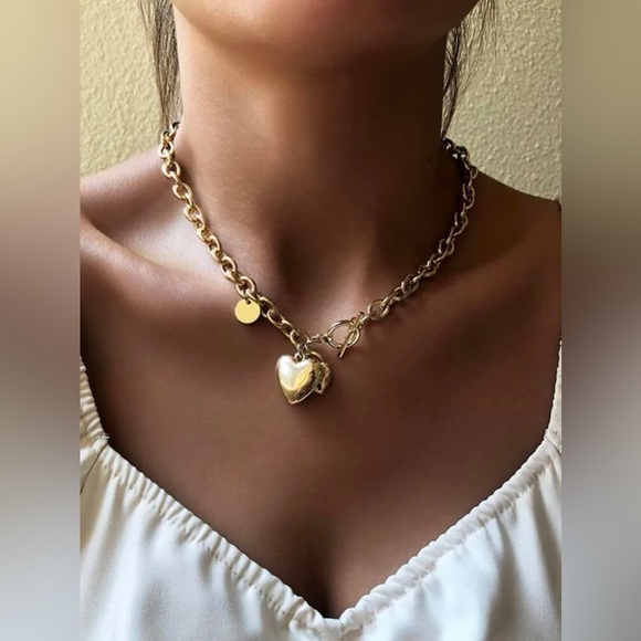 BNWT Valentines Necklace - Heart Charm Chain Necklace - Picture 1 of 5